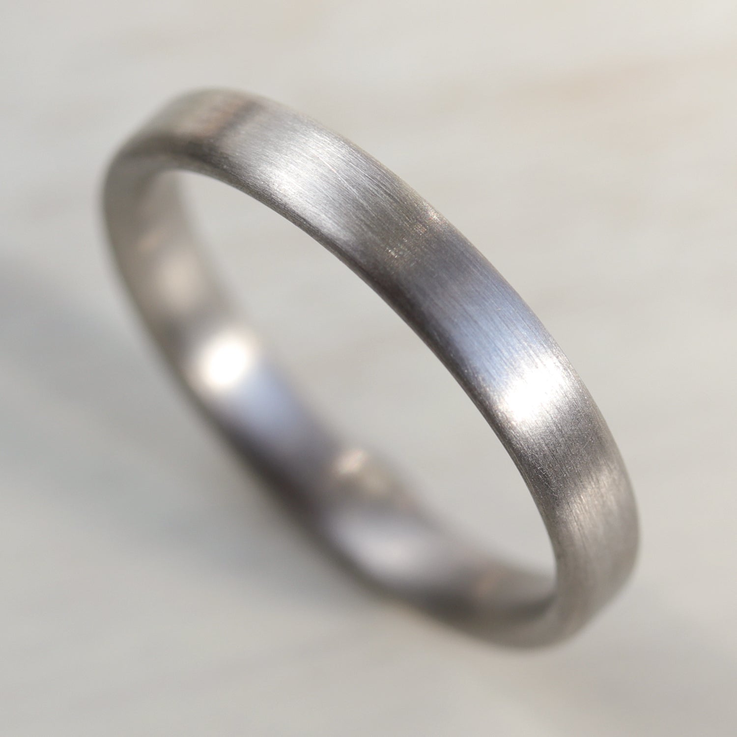 Edgeless Comfort-fit Flat Band •