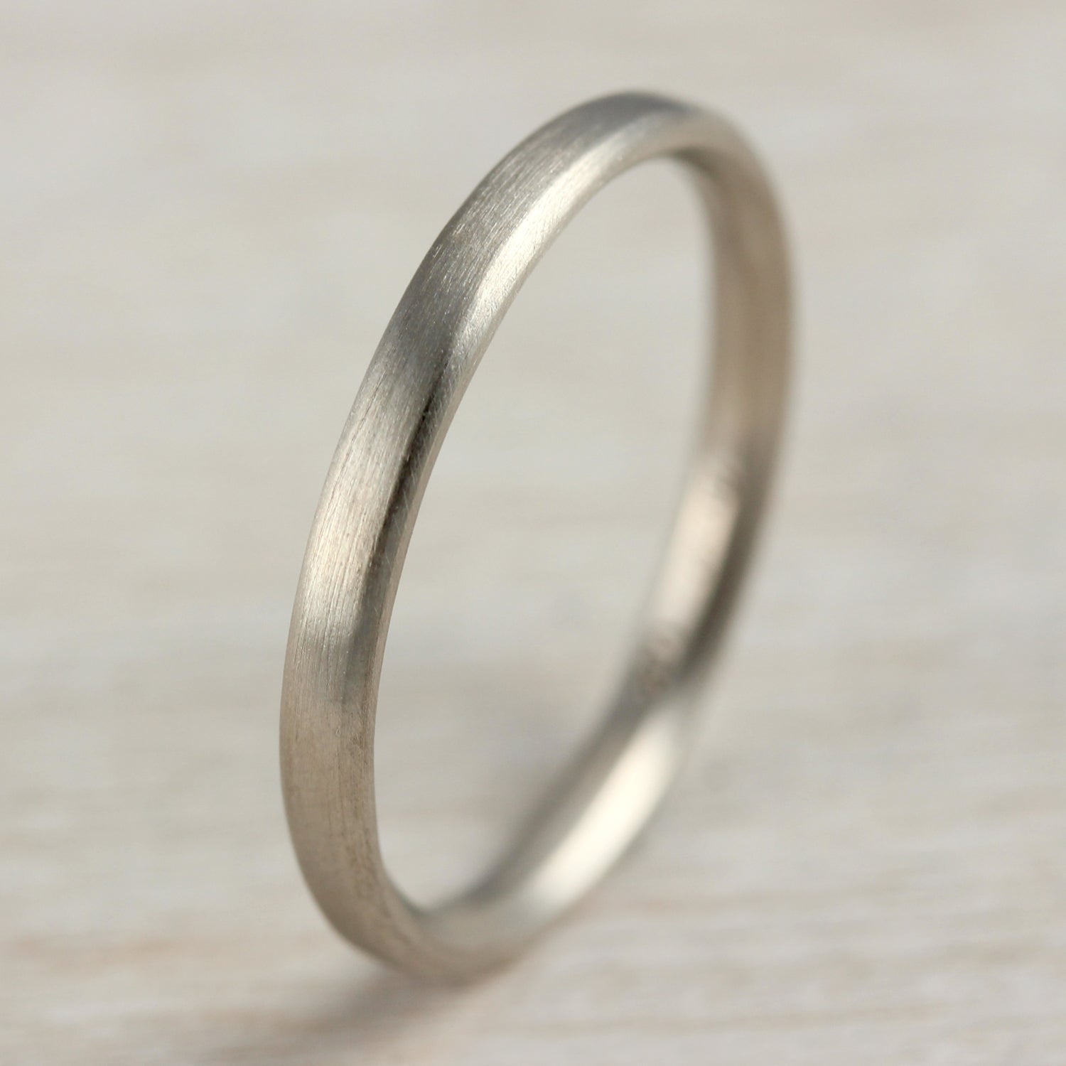 Edgeless Comfort-fit Flat Band •