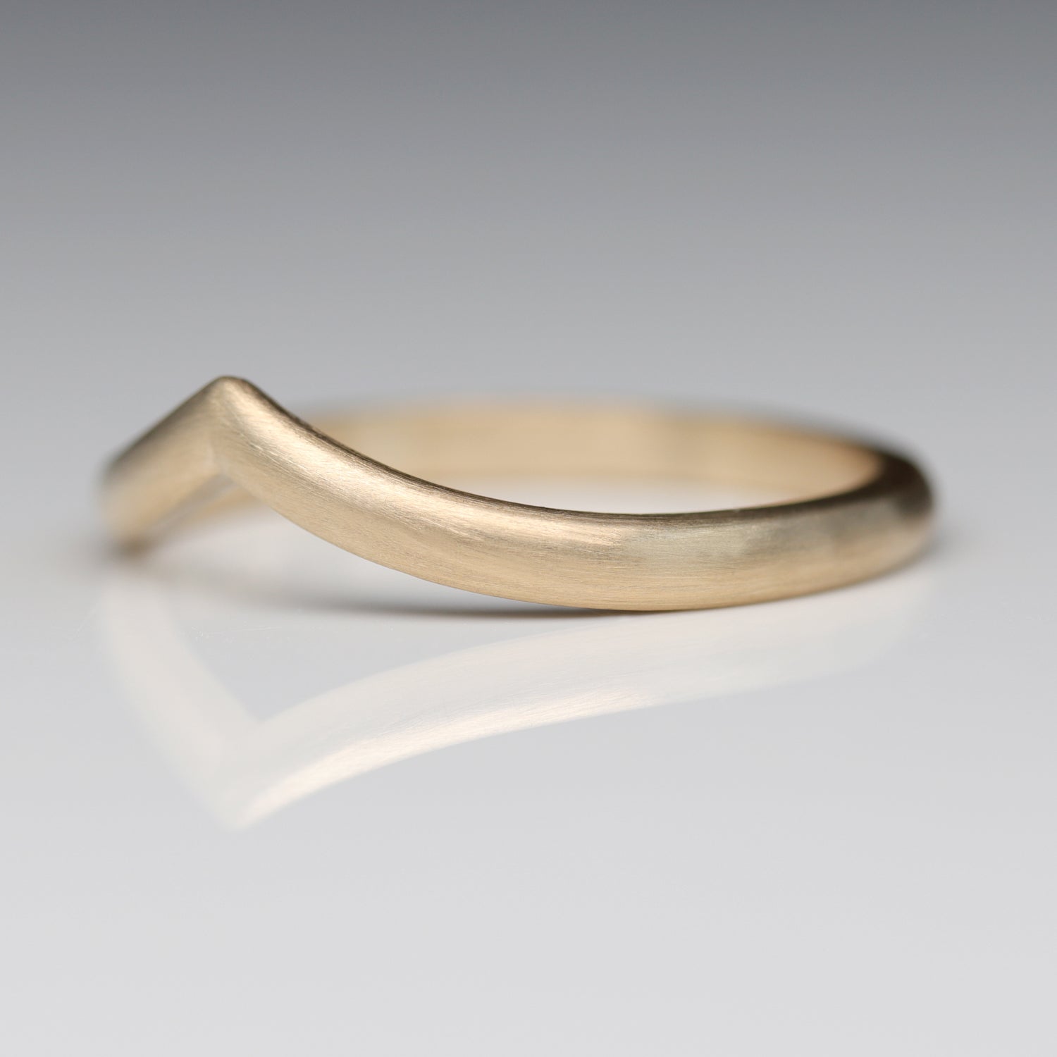 Low Dome V Contour Band •